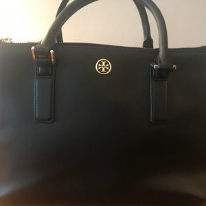 Tory Burch Robinson EW Bag in Black Saffiano